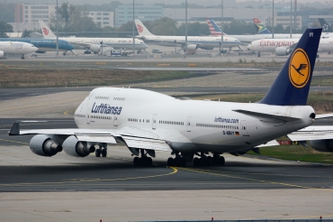 D-ABVY, (cn 29869), Boeing 747-430