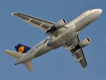 D-AILU (744) 1997 Airbus A319-114