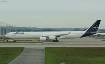 D-AIHI (569) 2004 Airbus A340-642