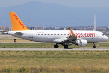 TC-DCA (5879) 2013 Airbus A320-214 WL