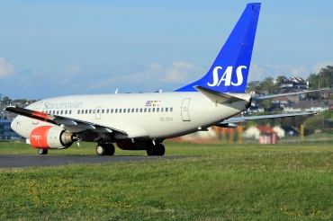 SE-DNX (28304) 1999 Boeing 737-683