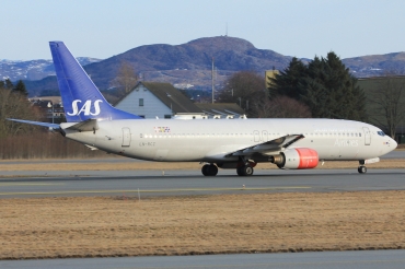 LN-RCZ (30197) 2001 Boeing 737-883