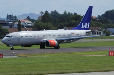 LN-RCZ (30197) 2001 Boeing 737-883