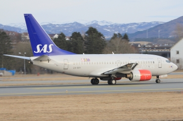 LN-RRY (28297) Boeing 737-683