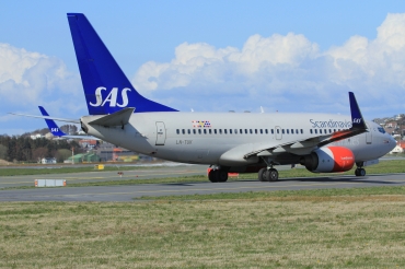LN-TUK (26096) 2001 Boeing 737-705(WL)