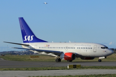 SE-DNX (28304) 1999 Boeing 737-683