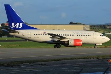 SE-DNX (28304) 1999 Boeing 737-683