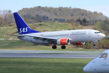 LN-TUD (28217) 1998 Boeing 737-705