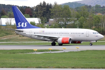 SE-DNX (28304) 1999 Boeing 737-683
