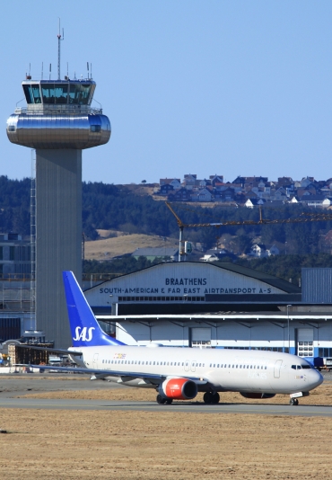 LN-RRS (28325) 2001 Boeing 737-883