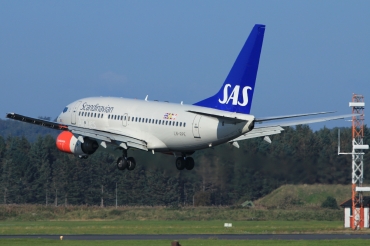 LN-RPE (28306) 1999 Boeing 737-683