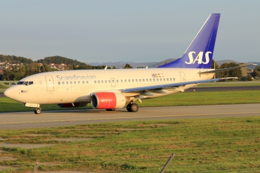 LN-RPE (28306) 1999 Boeing 737-683