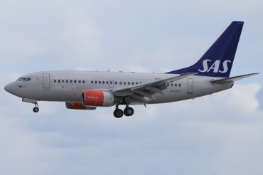 LN-RPY (28292) 1998 Boeing 737-683