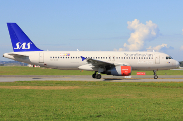 SE-RJE (1183) 2000 Airbus A320-232