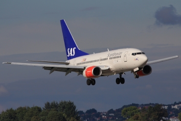 LN-RCU (30190) 1999 Boeing 737-683