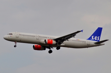 OY-KBB (1642) 2001 Airbus A321-232