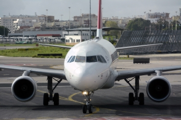 HB-IJD (553) 1995 Airbus A320-214