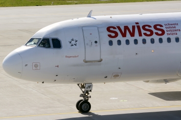 HB-IJF (562) 1995 Airbus A320-214