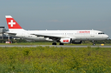 HB-IJJ (585) 1996 Airbus A320-214