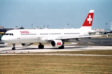 HB-IOI, (cn 827), Airbus A321-111