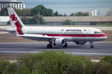 CS-TNG (945) 1998 Airbus A320-214