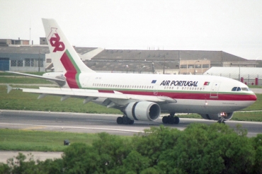 CS-TEI (495) 1989 Airbus A310-304