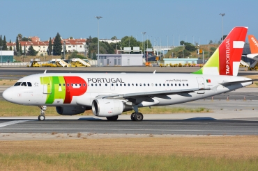 CS-TTI (933) 1998 Airbus A319-111