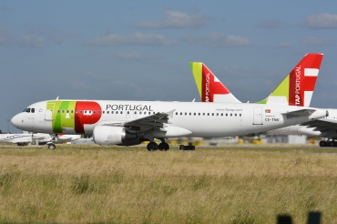 CS-TNV (4145) 2009 Airbus A320-214