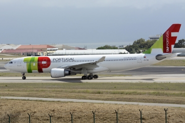 CS-TOR (486) 2002 Airbus A330-203