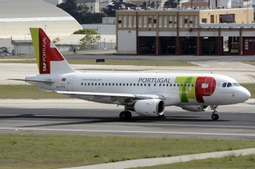 CS-TTV (1718) 2002 Airbus A319-112