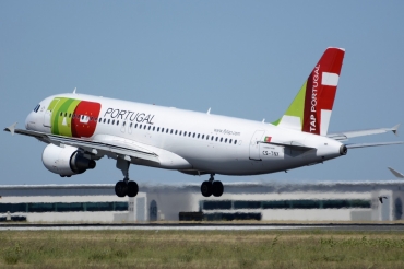 CS-TNX (2822) 2006 Airbus A320-214