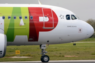 CS-TTR (1756) 2002 Airbus A319-112