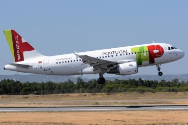 CS-TTE (821) 1998 Airbus A319-111