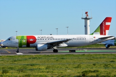 CS-TNI (982) 1999 Airbus A320-214