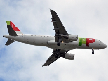 CS-TNI (982) 1999 Airbus A320-214