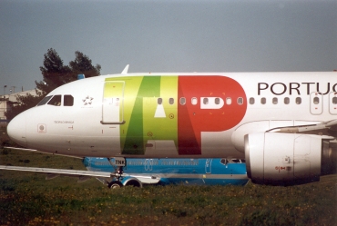 CS-TNK (1206) 2000 Airbus A320-214