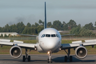 CS-TNP (2178) 2004 Airbus A320-214