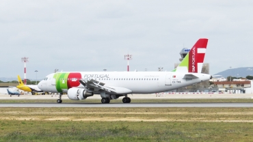 CS-TNS (4021) 2009 Airbus A320-214