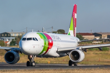 CS-TNU (4106) 2009 Airbus A320-214