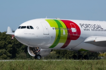 CS-TOE (305) 1999 Airbus A330-223