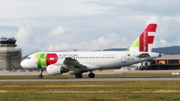 CS-TTH (917) 1998 Airbus A319-111