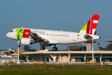 CS-TTI (933) 1998 Airbus A319-111