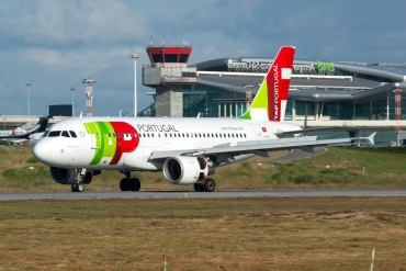 CS-TTR (1756) 2002 Airbus A319-112