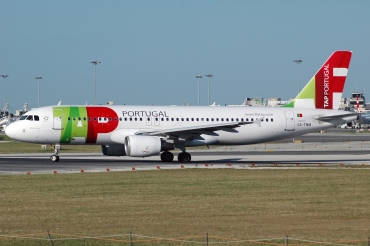 CS-TNM (1799) 2002 Airbus A320-214