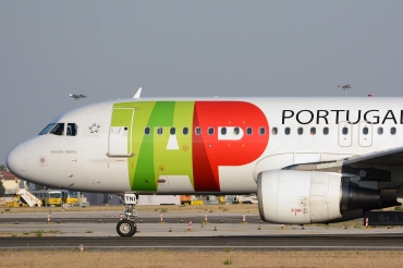 CS-TNI (982) 1999 Airbus A320-214