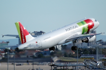 CS-TNS (4021) 2009 Airbus A320-214