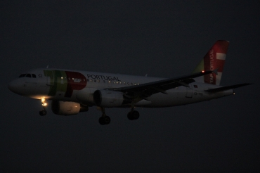 CS-TTE (821) 1998 Airbus A319-111
