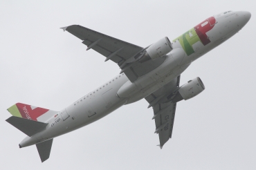 CS-TQD (870) 1999 Airbus A320-214
