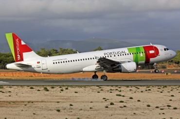 CS-TNM (1799) 2002 Airbus A320-214