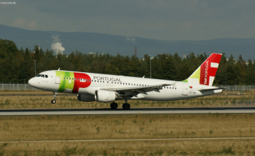 CS-TNI (982) 1999 Airbus A320-214